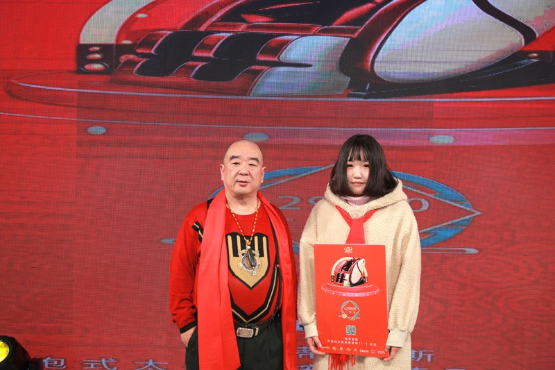 江蘇三笑堂堂主宋益民和一等獎獲得者合影